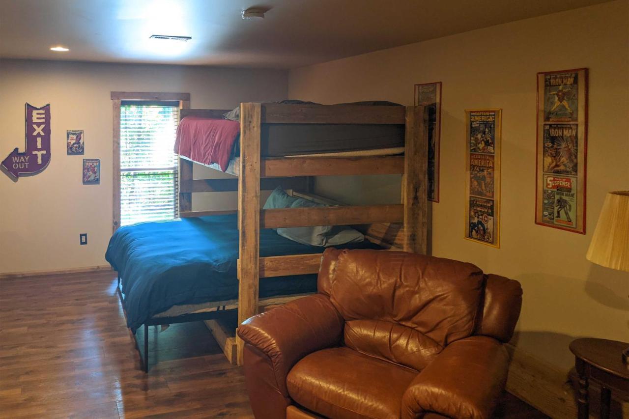 Butler Cabin On 19 Acres With Hot Tub And Fire Pit! Ngoại thất bức ảnh